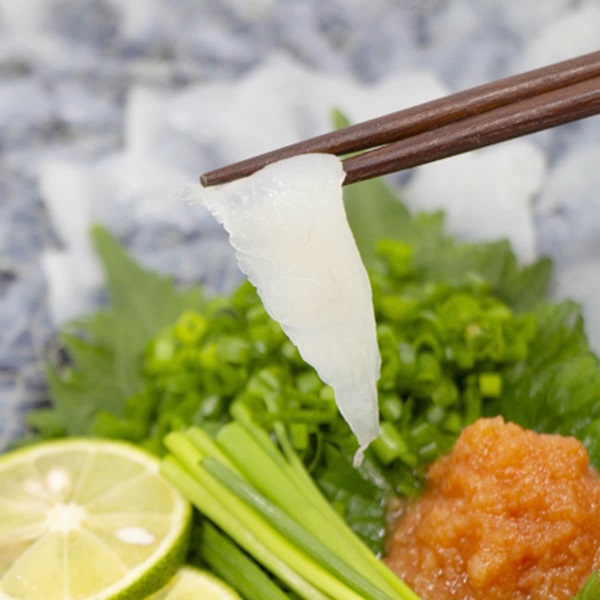 北限のとらふぐ刺身セット（刺身65g、皮30g、焼きひれ3g、ぽん酢30ml、小ねぎ・もみじおろし各10g）フグ惣菜