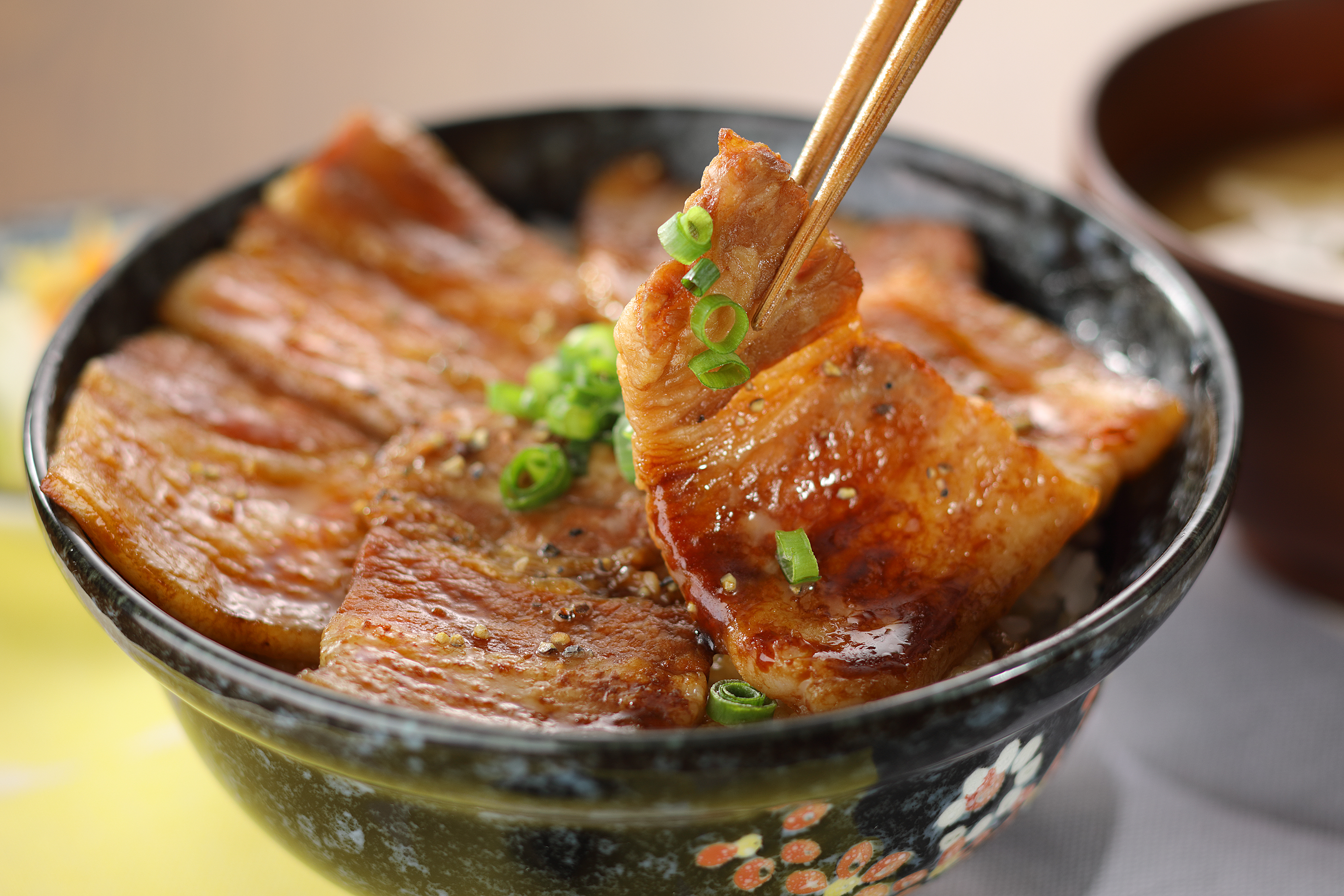 厚切りカルビ十勝豚丼